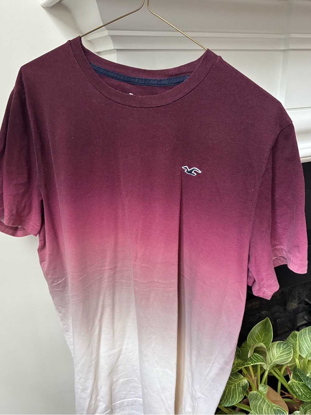 Hollister Men's Ombre Crew Tee in Burgundy to White
